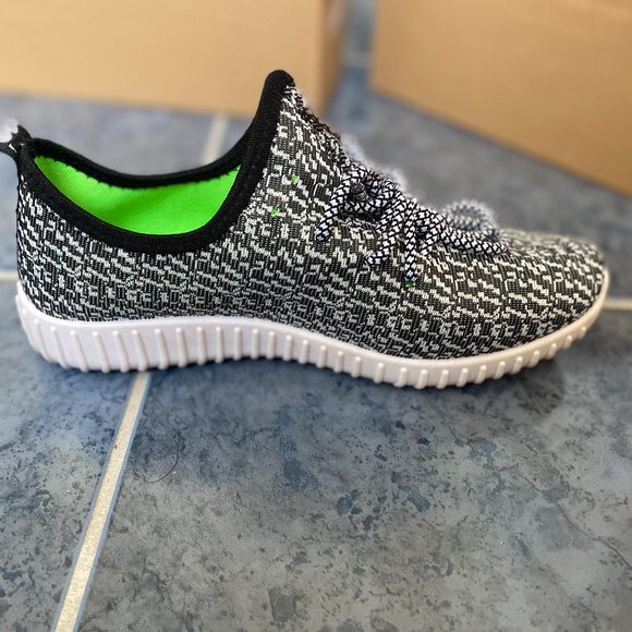 Sneakers - Picture 2 of 9